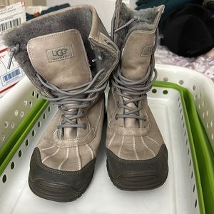 UGG SNOW BOOTS